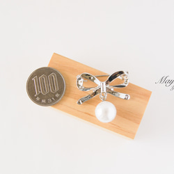 『大人可愛いリボンとパールのブローチ・シルバー』 6枚目の画像