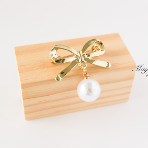 大人可愛いリボンとパールのブローチ・ゴールド』 ブローチ yokuri