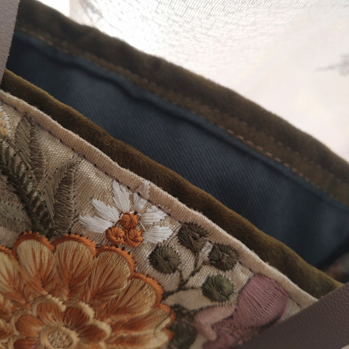 インド刺繍リボンをあしらった合皮肩掛けトートバッグ トートバッグ 涼