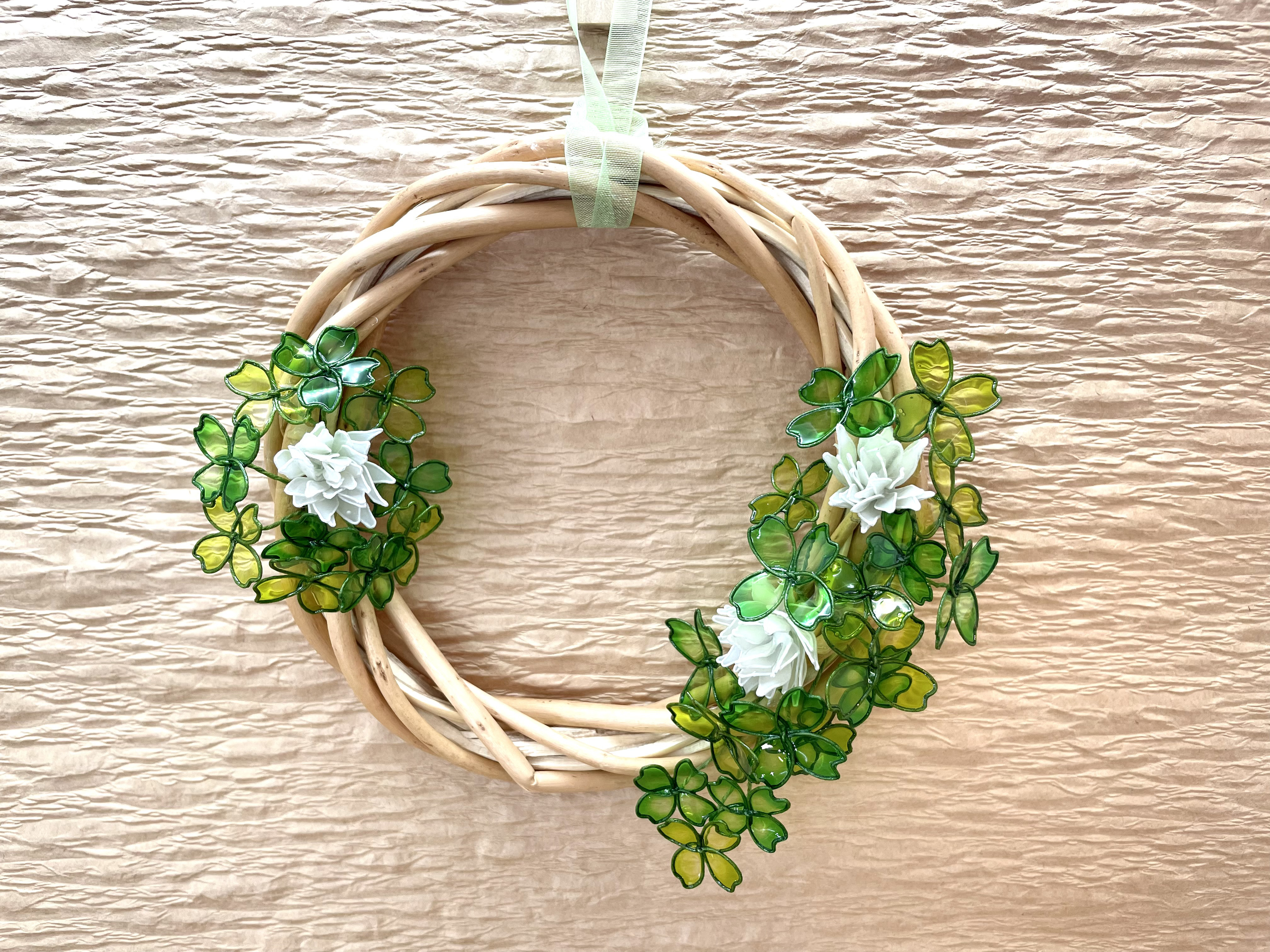 ♡四つ葉のクローバーいっぱいのリース♡リス＆うさぎ シーグラスアート ♡四つ葉のクローバーいっぱいのリース♡リス＆うさぎ