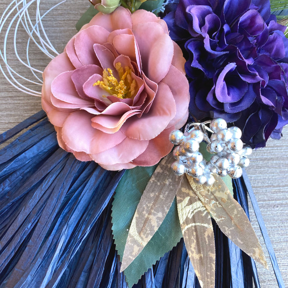 数量限定【お正月】ダリアと椿のタッセル型しめ縄リース　ネイビー／お正月飾り／注連縄 4枚目の画像