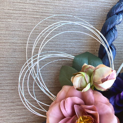 数量限定【お正月】ダリアと椿のタッセル型しめ縄リース ネイビー