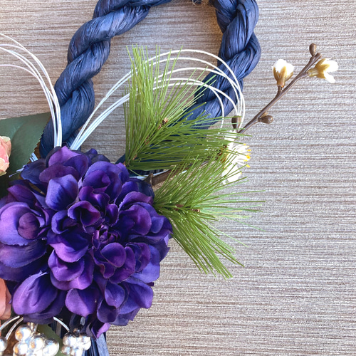 数量限定【お正月】ダリアと椿のタッセル型しめ縄リース ネイビー