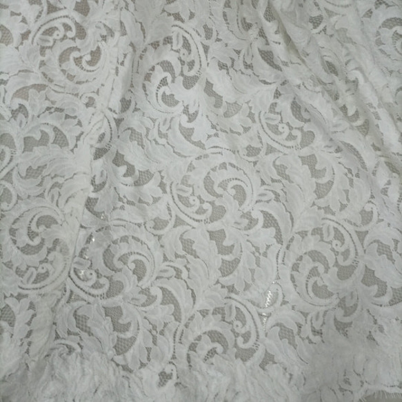 ウエディングドレス  贅沢な小花総レース  編み上げ    結婚式  エレガント   バックレス 9枚目の画像
