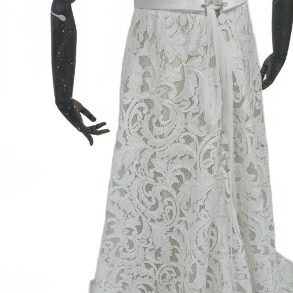 ウエディングドレス  贅沢な小花総レース  編み上げ    結婚式  エレガント   バックレス 4枚目の画像