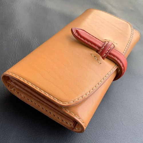 ベルト留めが印象的なヌメ革の長財布 受注製作 送料無料 長財布 Rennon