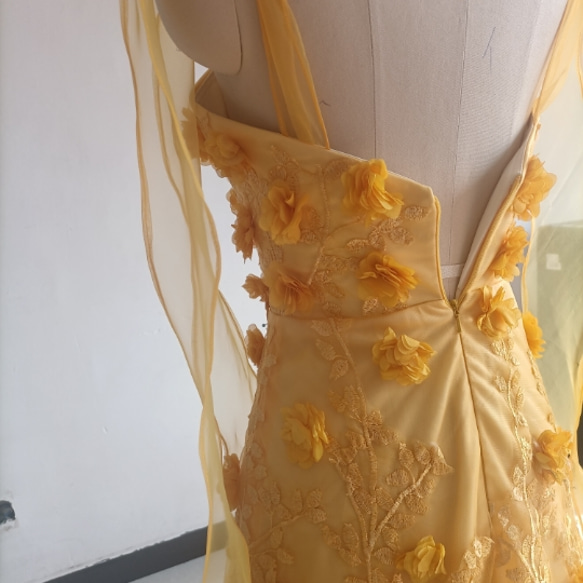 艷麗的顏色禮服，黃色，精緻的蕾絲，漂亮的花朵，炫耀背部，新娘/正面拍攝 第8張的照片