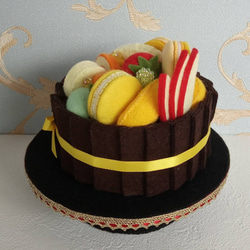 フェルト・刺繍のティーセット&ケーキ　黒に黄色の花　 12枚目の画像