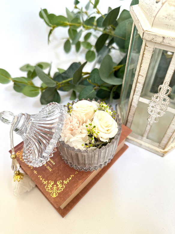 ♡プリザーブドフラワー ガラスケースアレンジ（タッセル付き）♡お供えにも プリザーブドフラワー atelier violetta 通販