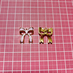 6個　リボン　ピンク　立体　エナメル　パーツ　チャーム　ゴールド　アモール 3枚目の画像
