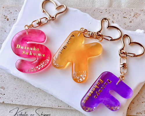 オーダーメイド〉イニシャルキーホルダー【マーブル】全40色