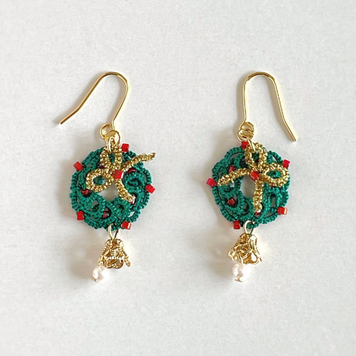 クリスマスリース〜常緑〜 タティングレースのピアス/イヤリング