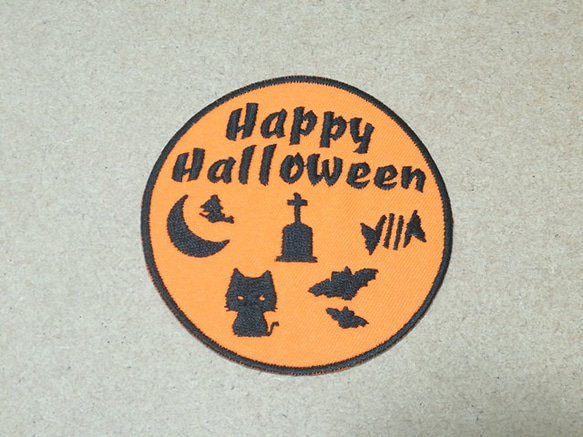 Happy Halloweenシルエット月夜の魔女と黒猫とこうもりとキャンディーと墓コイン型刺繍ワッペン/秋 ハロウィン 1枚目の画像