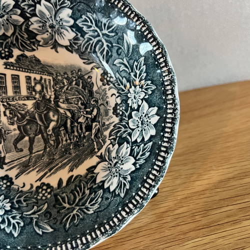 英国の古い小皿 ROYALTUDORWARE ロイヤルチューダーウェア イギリス