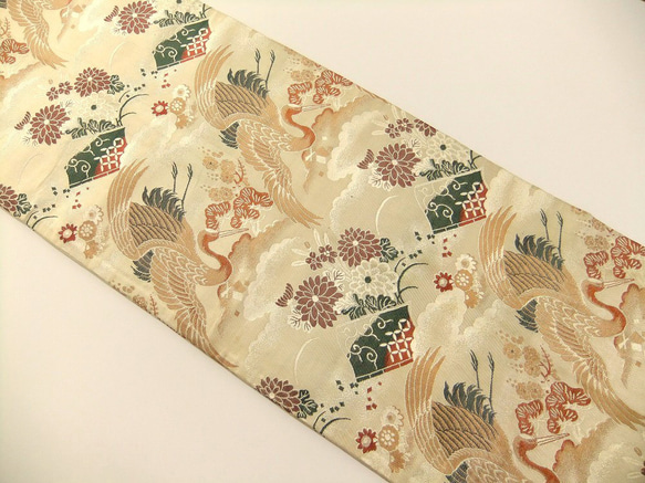 [(16)1765] 188cm/由大正、昭和時代的腰帶改造而成/鶴/花朵圖案/掛毯/桌旗 第4張的照片