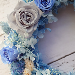 【送料無料】青色が好きな人に♡ブルーのバラがいっぱい！プリザーブドフラワーリース 3枚目の画像