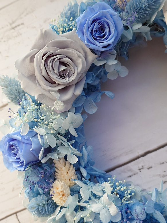 【送料無料】青色が好きな人に♡ブルーのバラがいっぱい！プリザーブドフラワーリース 3枚目の画像