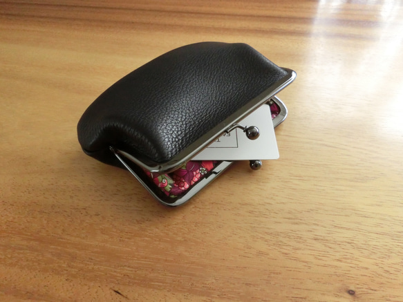 シンプルなレザーがま口財布　(inリバティ） 3枚目の画像