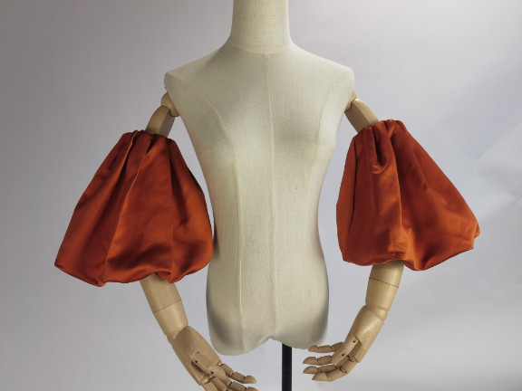 パフスリーブ   テラコッタ色   取り外し袖   光沢サテン  ストレッチ   花嫁  結婚式  前撮り