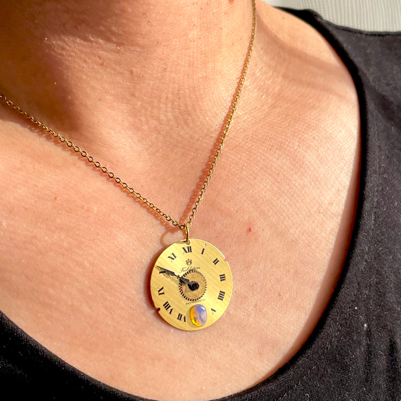 クリスタルオパール　アンティーク時計の文字盤　ネックレス　おまけ　ゴールドカラーチェーン付き 5枚目の画像