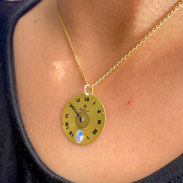 クリスタルオパール　アンティーク時計の文字盤　ネックレス　おまけ　ゴールドカラーチェーン付き 4枚目の画像