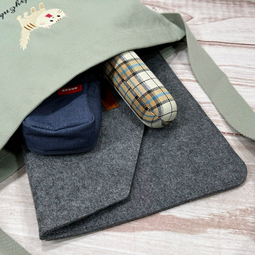 送料無料】驚き猫のワンポイント刺繍 内ポケット付き キャンバス