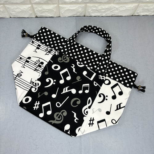 巾着トートバッグ(音符 裏地ピンク) トートバッグ chocomiruku