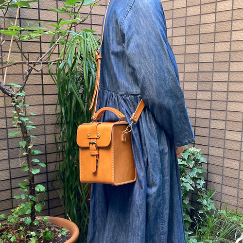 ヌメ革 ショルダーバッグ 箱型 キャメル 手縫い ☆送料無料 ショルダー