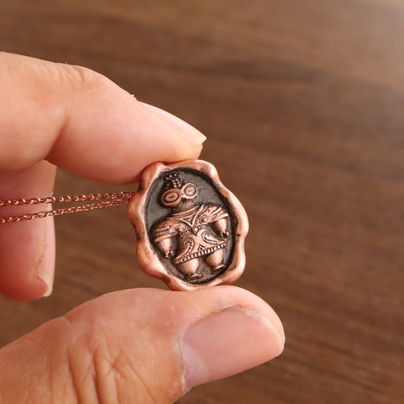 封蝋・シーリング風　遮光器土偶ネックレス　（659-800/純銅製） 8枚目の画像