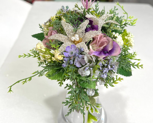 シルバーブリヨン シックな 百合の花 アレンジメント ヒューネラル