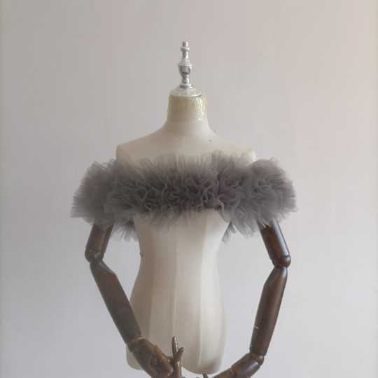 高品質！グレー ポンチョ ソフトチュール ラッフルフリル 　取り外しオフショルダー