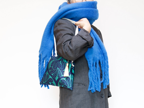 色が選べる ５色展開 ふわもこ素材のオーバーサイズドマフラー ギフトにも ワントーンコーデのアクセントにも◎ 4枚目の画像