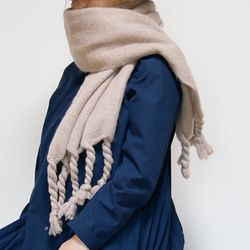 色が選べる ５色展開 ふわもこ素材のオーバーサイズドマフラー ギフトにも ワントーンコーデのアクセントにも◎ 9枚目の画像