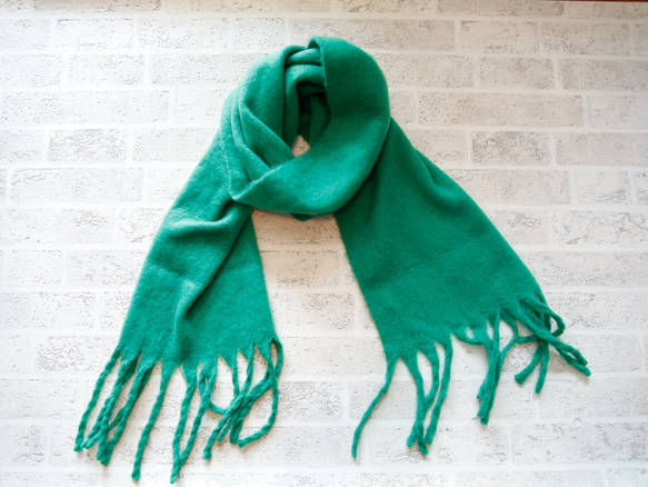 色が選べる ５色展開 ふわもこ素材のオーバーサイズドマフラー ギフトにも ワントーンコーデのアクセントにも◎ 5枚目の画像