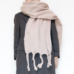 色が選べる ５色展開 ふわもこ素材のオーバーサイズドマフラー ギフトにも ワントーンコーデのアクセントにも◎ 7枚目の画像