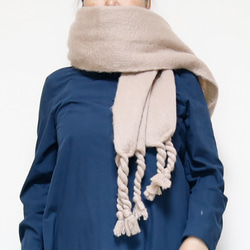 色が選べる ５色展開 ふわもこ素材のオーバーサイズドマフラー ギフトにも ワントーンコーデのアクセントにも◎ 13枚目の画像