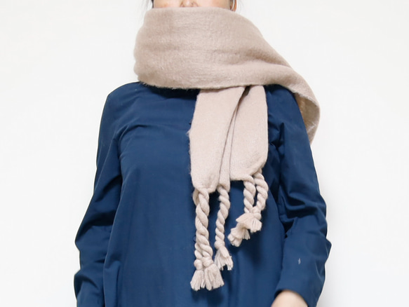 色が選べる ５色展開 ふわもこ素材のオーバーサイズドマフラー ギフトにも ワントーンコーデのアクセントにも◎ 13枚目の画像