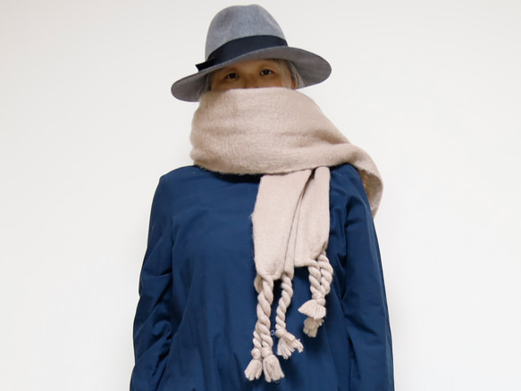 色が選べる ５色展開 ふわもこ素材のオーバーサイズドマフラー ギフトにも ワントーンコーデのアクセントにも◎ 11枚目の画像