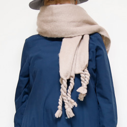 色が選べる ５色展開 ふわもこ素材のオーバーサイズドマフラー ギフトにも ワントーンコーデのアクセントにも◎ 8枚目の画像