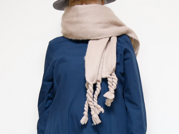 色が選べる ５色展開 ふわもこ素材のオーバーサイズドマフラー ギフトにも ワントーンコーデのアクセントにも◎ 8枚目の画像