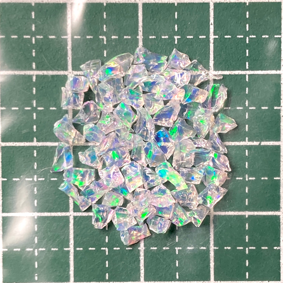 《合成オパール》(フローレスオパール) 原石 ウォーター/緑斑 1.4g ㉟ 2枚目の画像