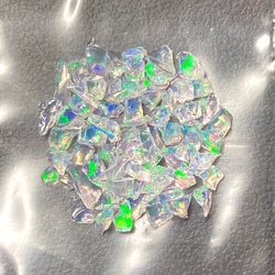 《合成オパール》(フローレスオパール) 原石 ウォーター/緑斑 1.4g ㉝ 1枚目の画像