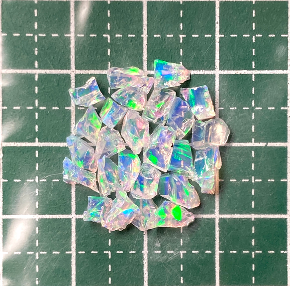 《合成オパール》(フローレスオパール) 原石 ウォーター/緑斑 1.4g ⑮ 2枚目の画像