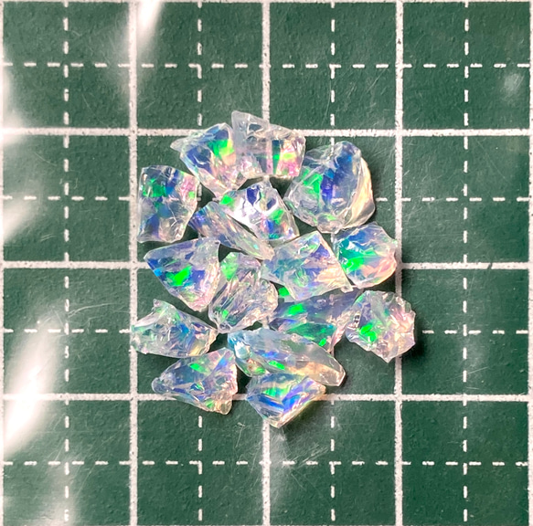 《合成オパール》(フローレスオパール) 原石 ウォーター/緑斑 1.4g ① 2枚目の画像