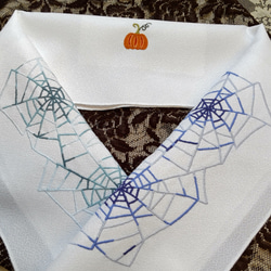 手刺繍半襟  スパイダーウェブ ハロウィン 衣紋柄2WAY　カボチャ と　蝙蝠 5枚目の画像