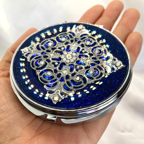 透かしパーツの鏡付きピルケースGrande just blue その他雑貨