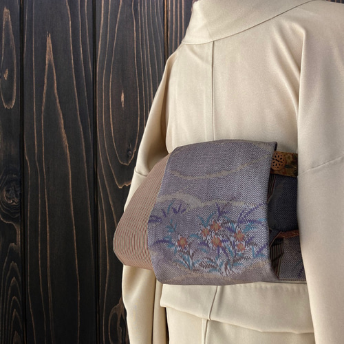 泥大島紬とベージュベースの縞柄でお作り致しました大人の半幅帯です