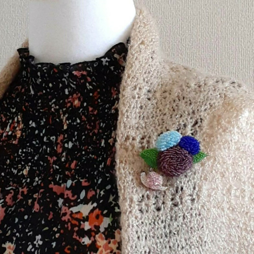 カタツムリの刺繍ブローチ(黄色) - le courage | minne 国内最大