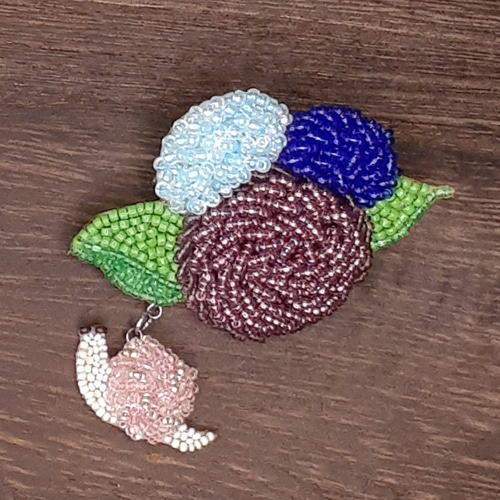 カタツムリの刺繍ブローチ(黄色) - le courage | minne 国内最大