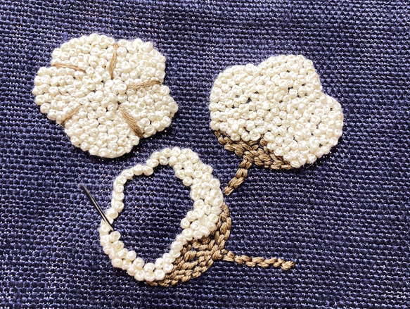 綿花の手刺繍のミニバッグ(チャコールリネン) 2枚目の画像